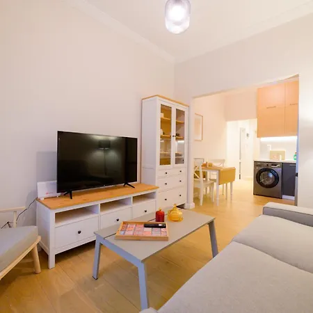 Apartment New Modern 2nd Floor *