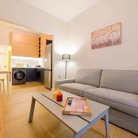 New Modern 2nd Floor Apartment *