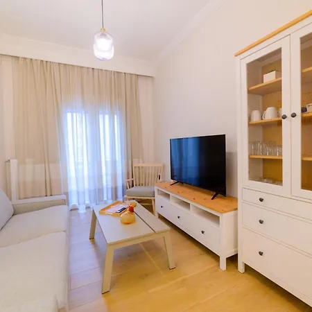 New Modern 2nd Floor Apartment