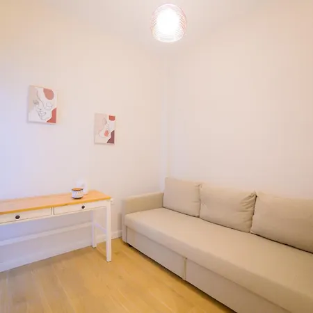 New Modern 2nd Floor *