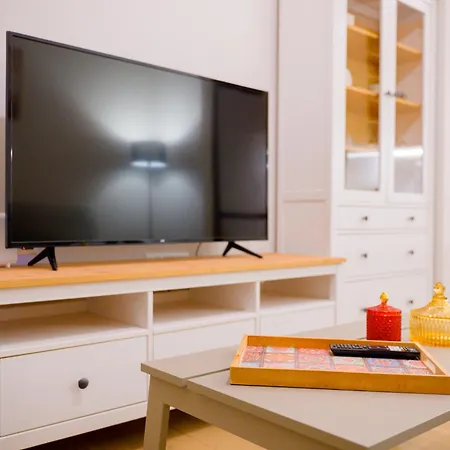 New Modern 2nd Floor *