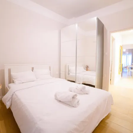 New Modern 2nd Floor Apartment