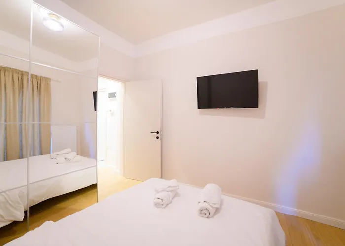 New Modern 2nd Floor Daire Selanik