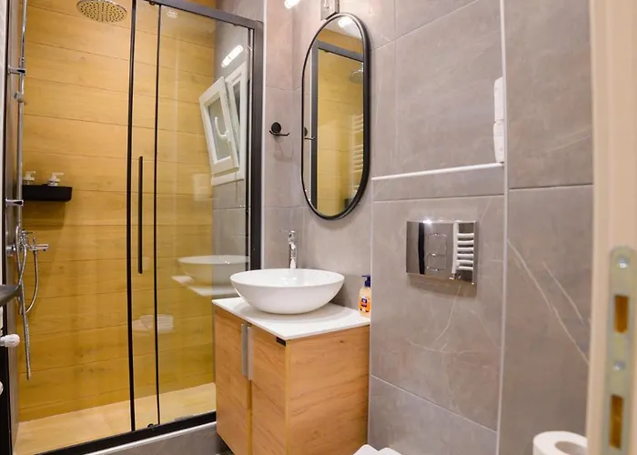 New Modern 2nd Floor Daire Selanik