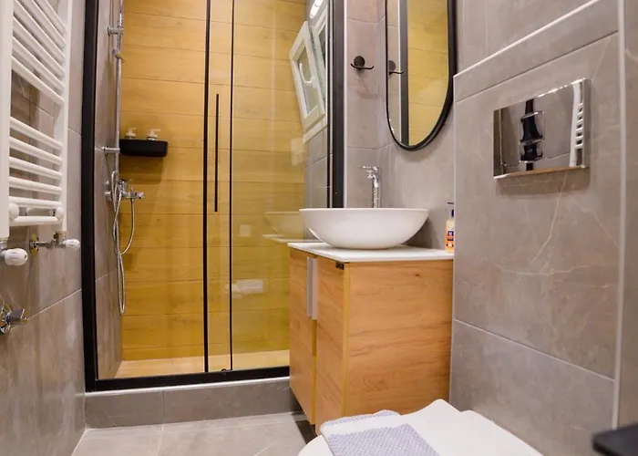 New Modern 2nd Floor Daire Selanik
